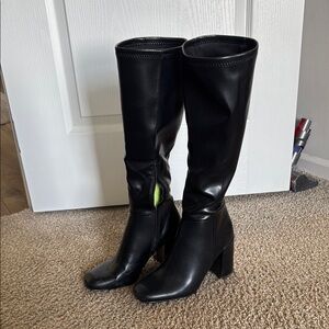 Black Heeled Boots with Classic Design